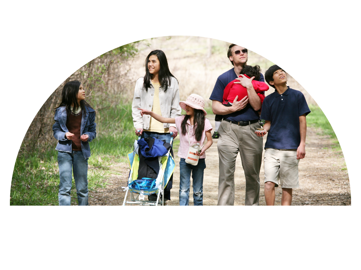 Imagen de familia feliz en su nuevo hogar